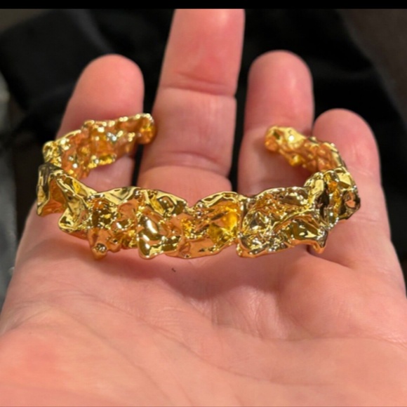 Amber Sceats Emery Cuff Bracelet Chunky Crushed Metal Design 24k Plated - NWT - Picture 13 of 16